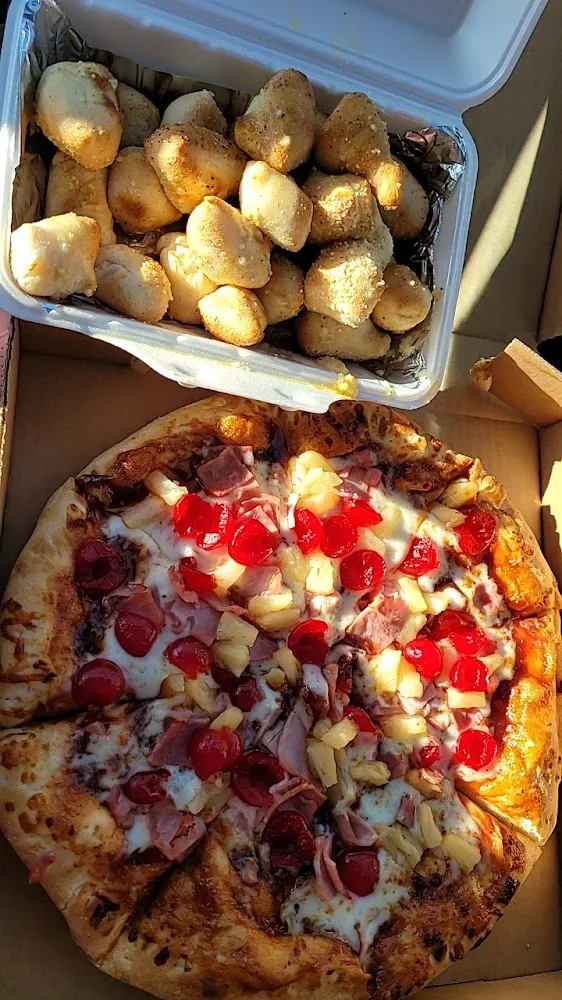 Hawaiian Pizza with BBQ Sauce
