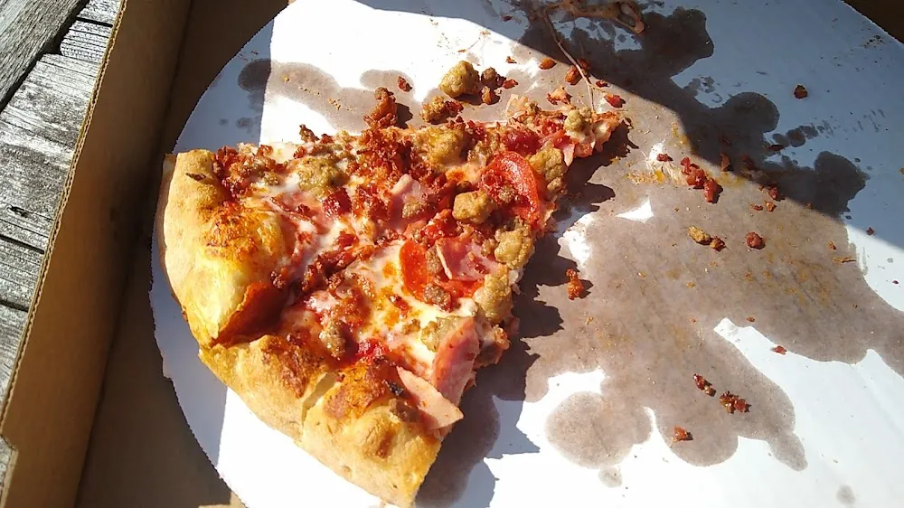 Pepperoni Hamburger and Bacon Pizzia